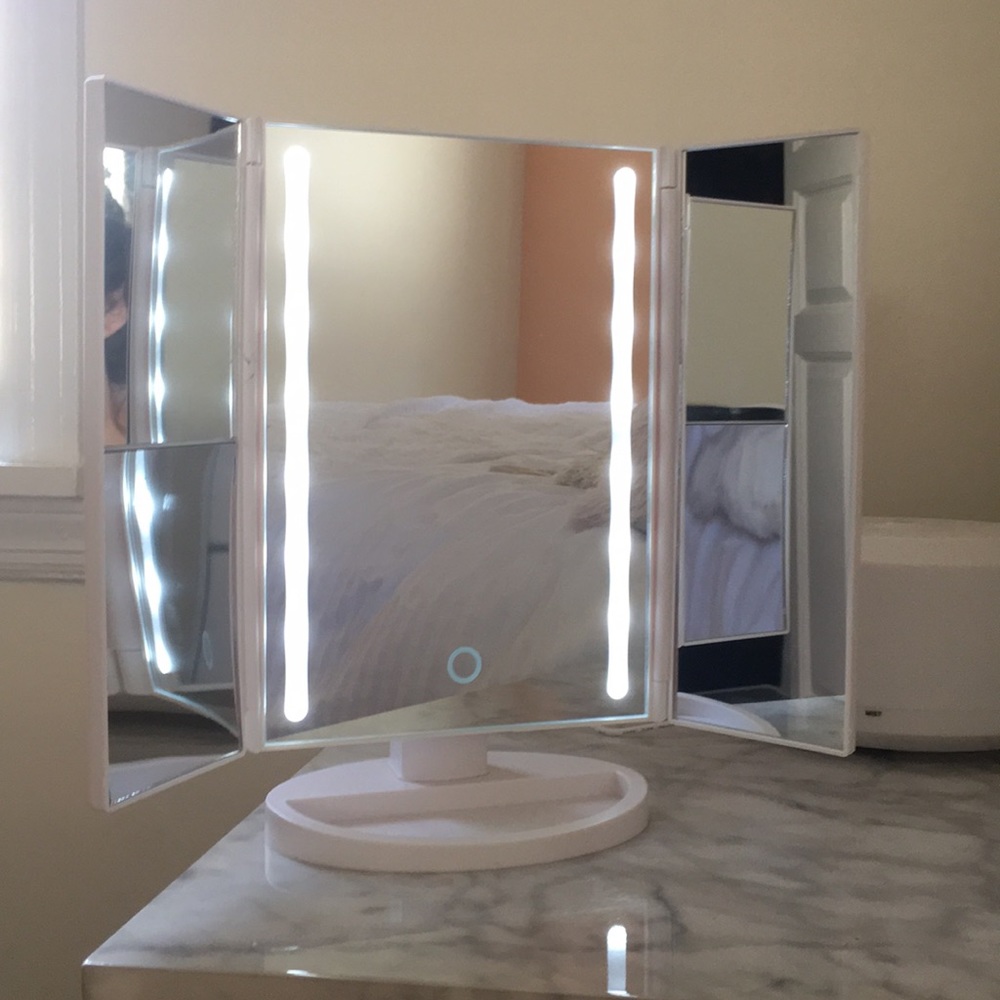 LIGHT UP VANITY MIRRIOR